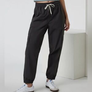 Vuori women’s Birch jogger Cargo Pants vintage black